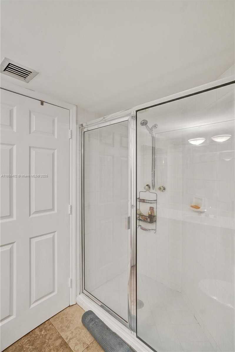 Small Image of 6301 COLLINS AVE #2805, Miami Beach Number 30