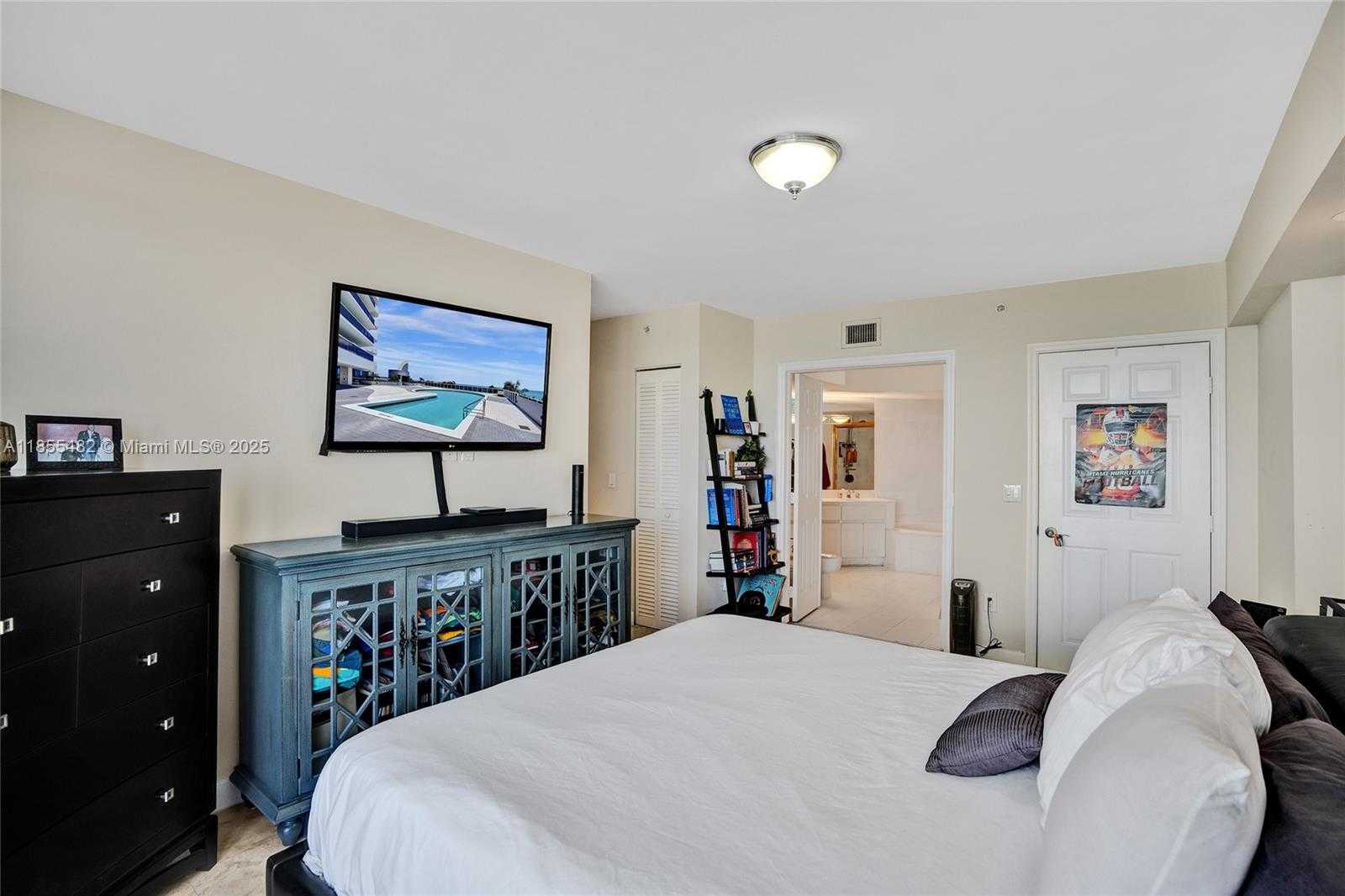 Small Image of 6301 COLLINS AVE #2805, Miami Beach Number 41