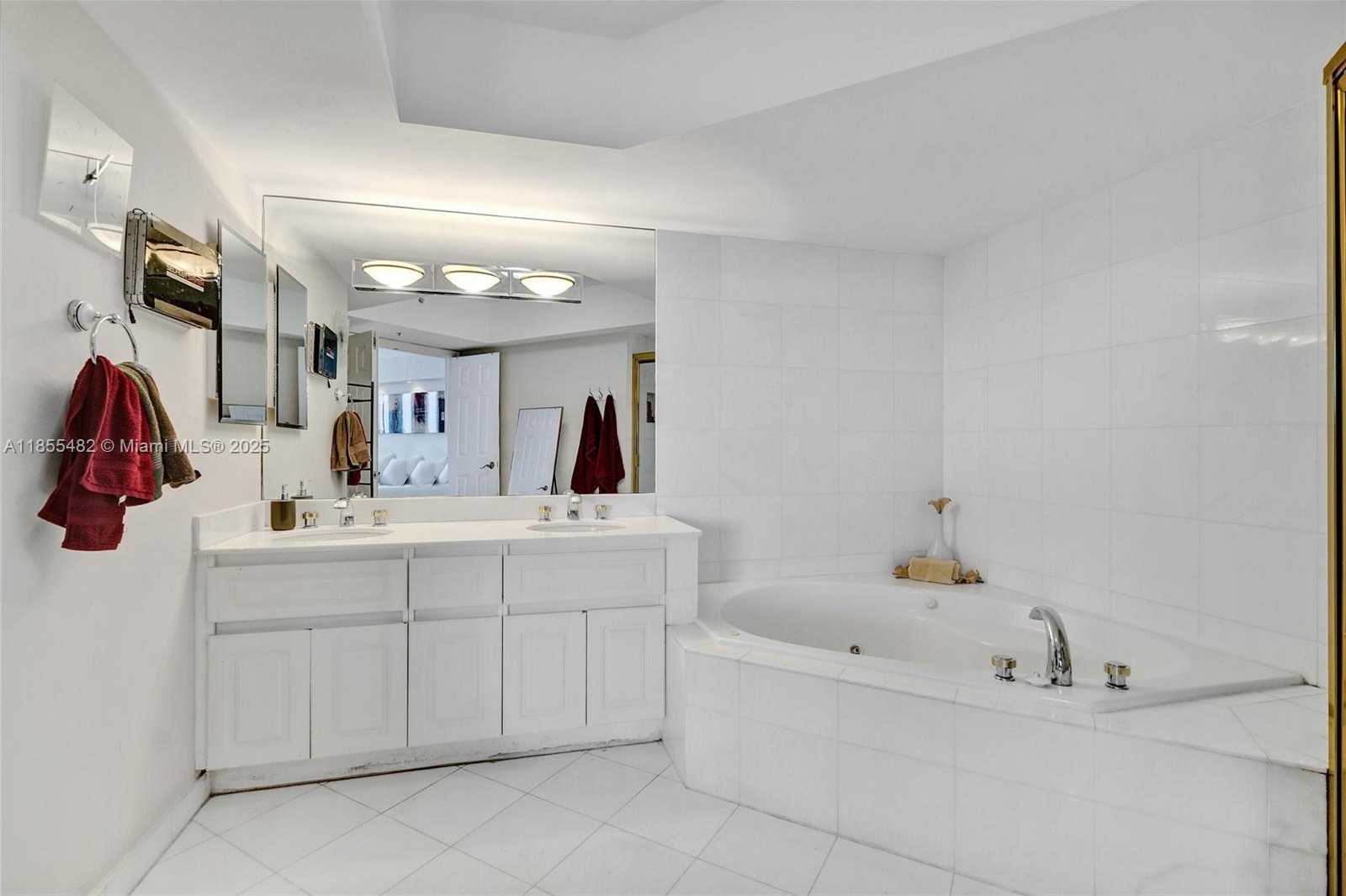 Small Image of 6301 COLLINS AVE #2805, Miami Beach Number 45