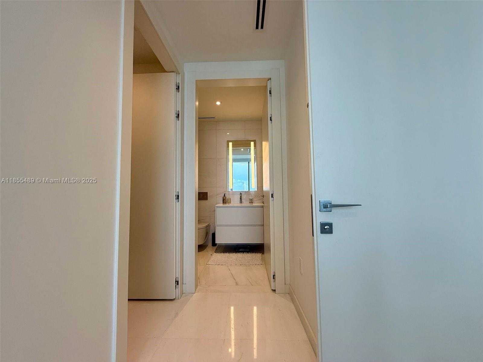 Small Image of 300 BISCAYNE BLVD WAY #2706, Miami Number 12