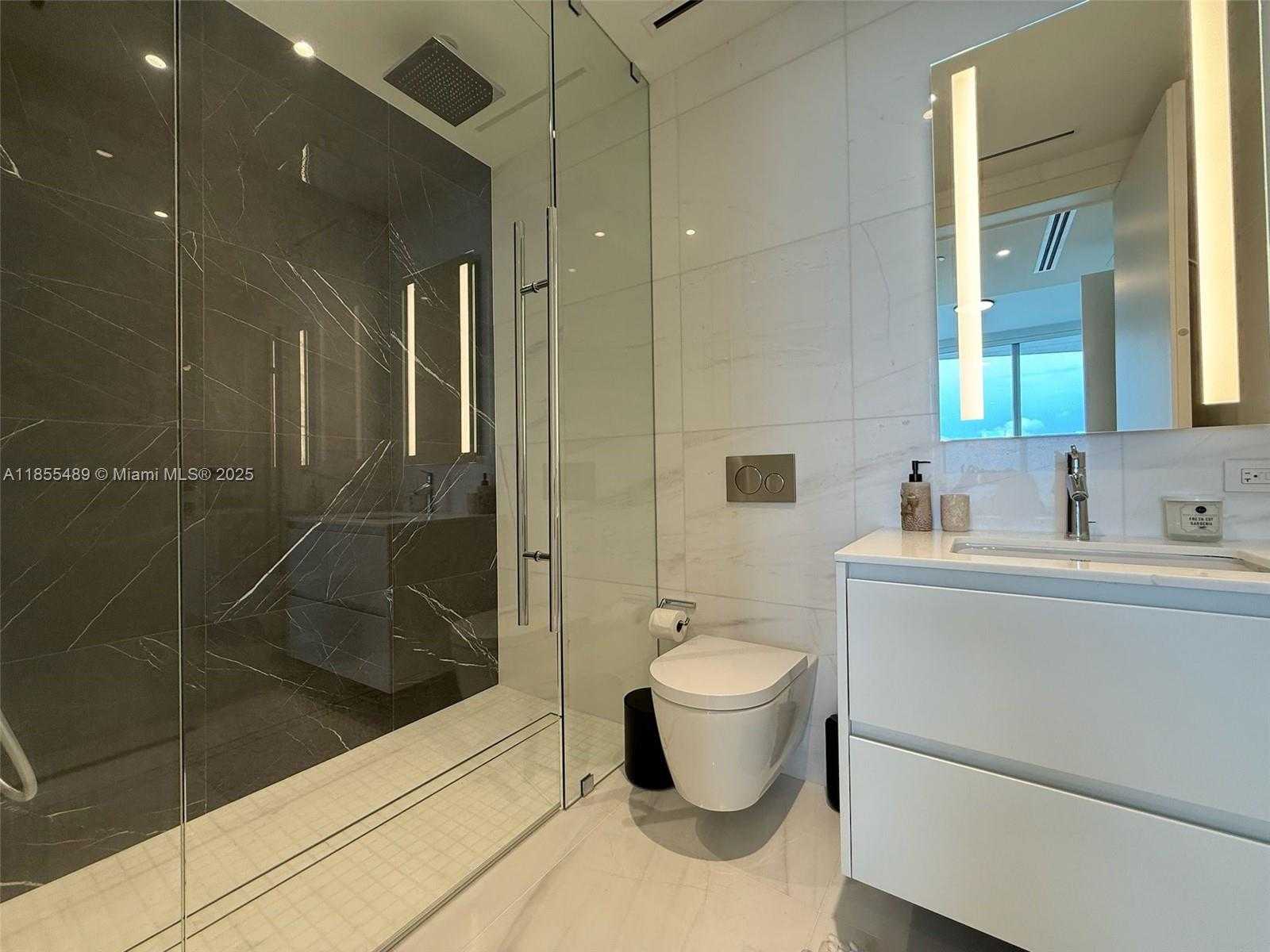 Small Image of 300 BISCAYNE BLVD WAY #2706, Miami Number 13