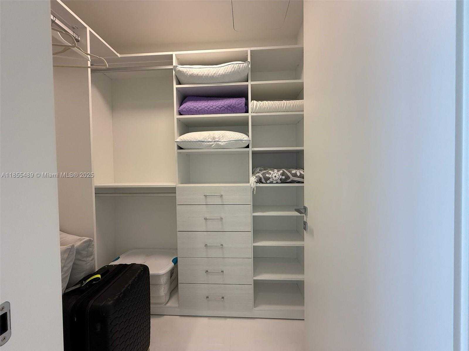 Small Image of 300 BISCAYNE BLVD WAY #2706, Miami Number 15