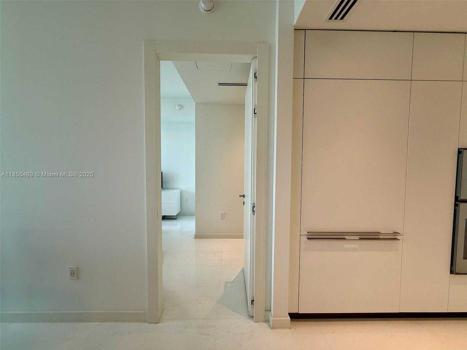 Small Image of 300 BISCAYNE BLVD WAY #2706, Miami Number 16