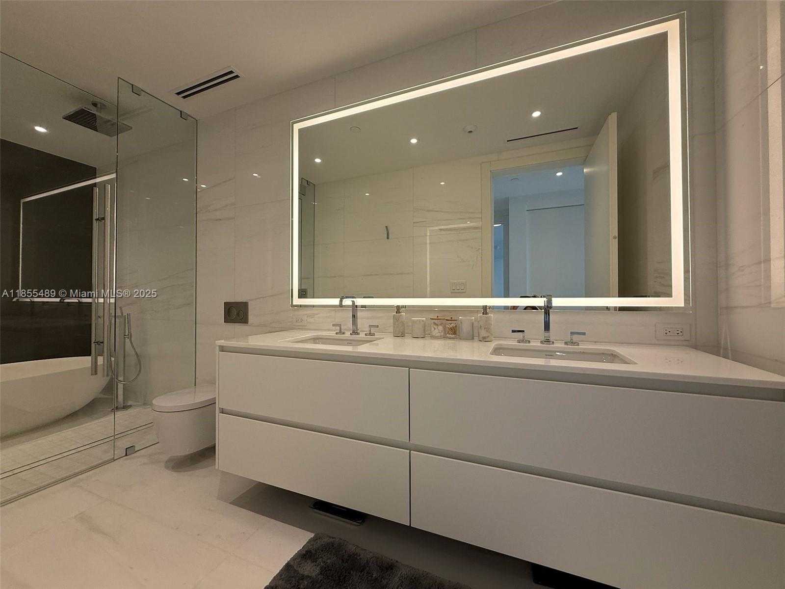Small Image of 300 BISCAYNE BLVD WAY #2706, Miami Number 6