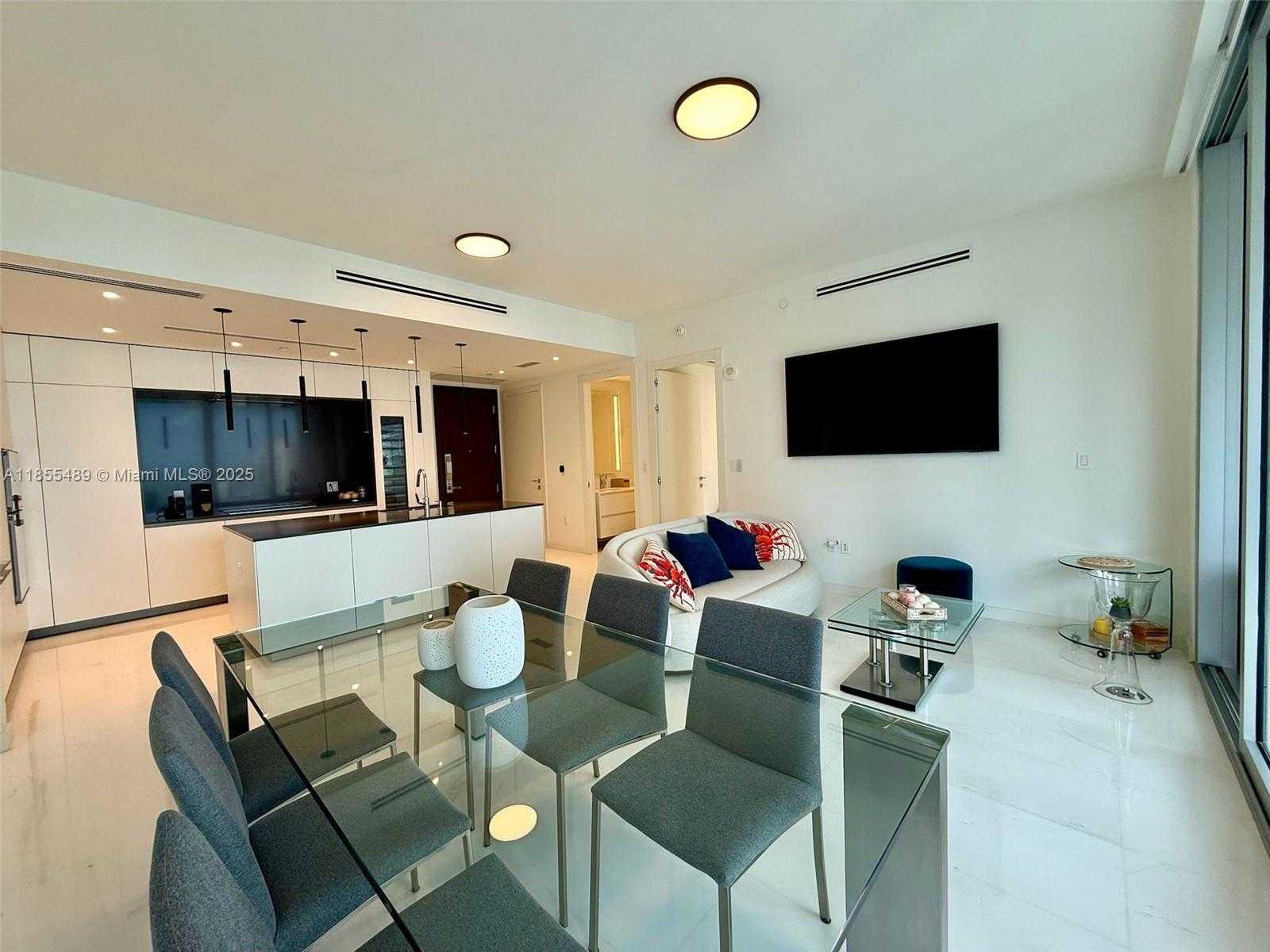 Small Image of 300 BISCAYNE BLVD WAY #2706, Miami Number 8