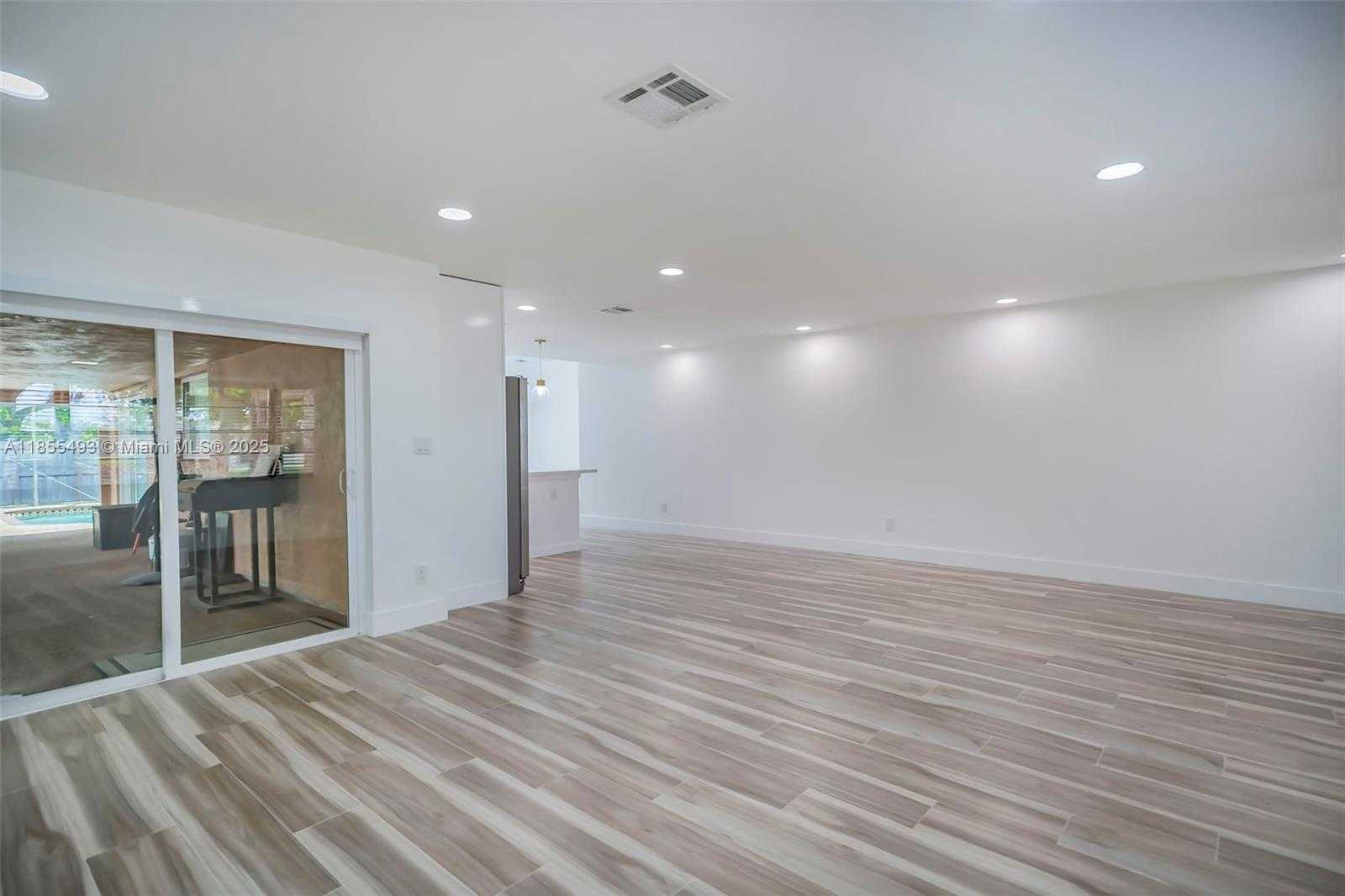 Small Image of 6955 NORTH WEST 18TH ST, Margate Number 5