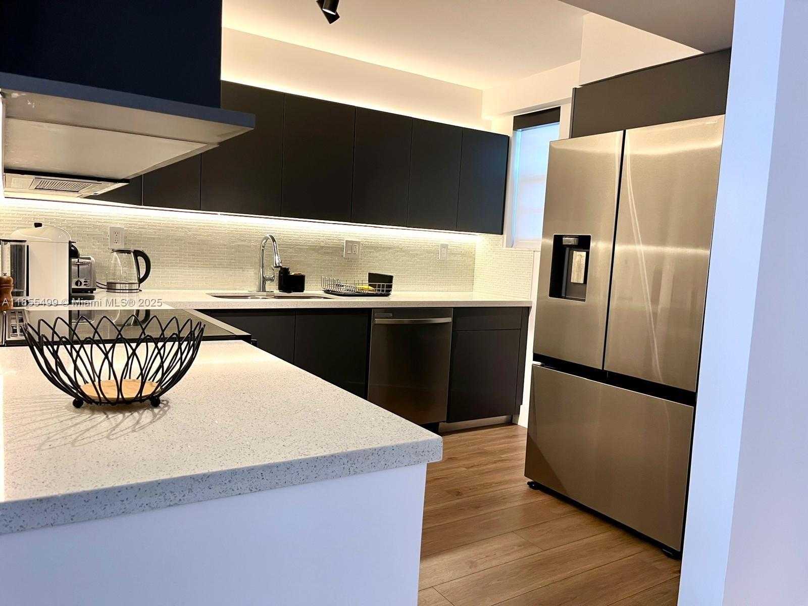 Small Image of 6820 INDIAN CREEK DR #5C, Miami Beach Number 4