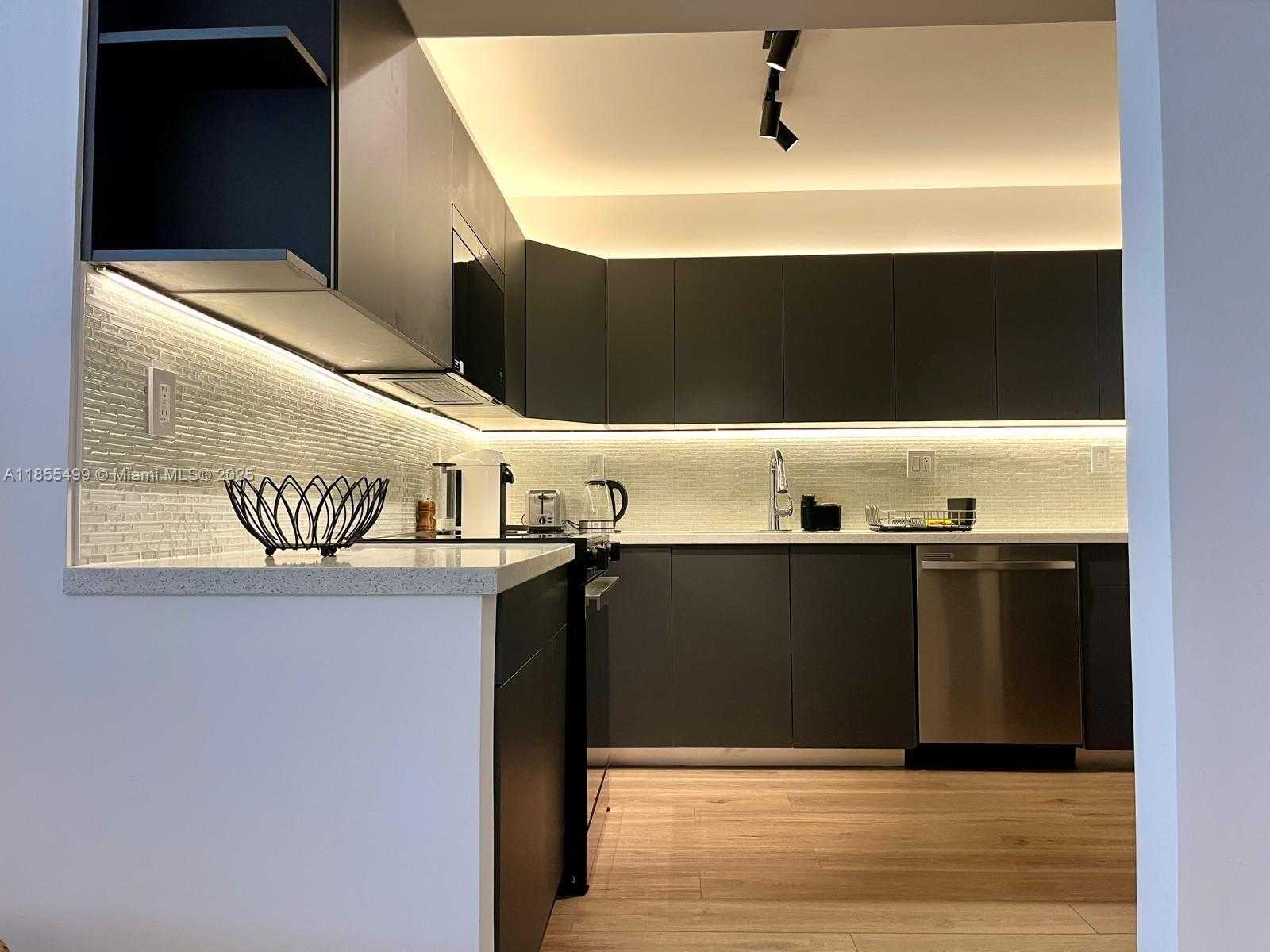Small Image of 6820 INDIAN CREEK DR #5C, Miami Beach Number 6