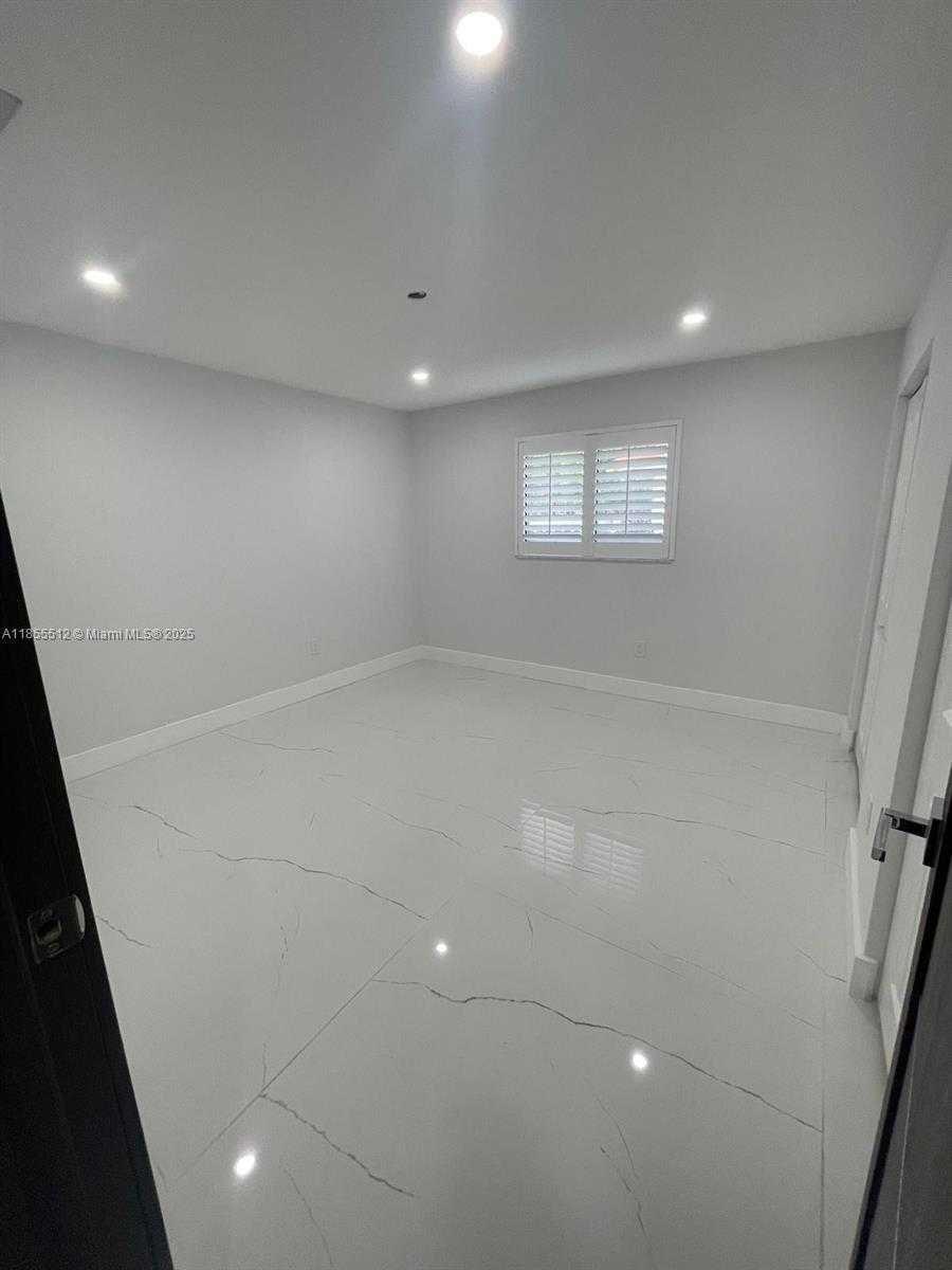Small Image of 2721 SOUTH WEST 130TH AVE, Miami Number 13