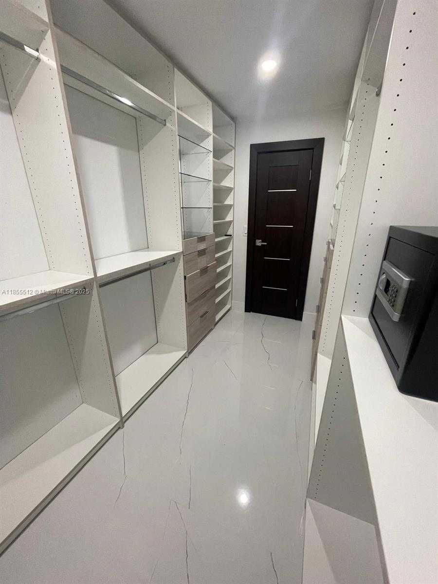 Small Image of 2721 SOUTH WEST 130TH AVE, Miami Number 17