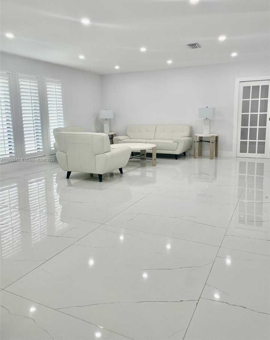 Small Image of 2721 SOUTH WEST 130TH AVE, Miami Number 2