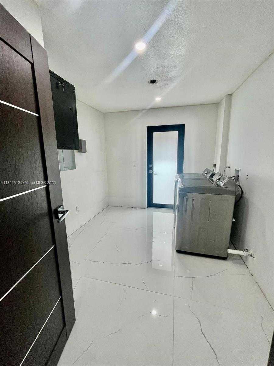 Small Image of 2721 SOUTH WEST 130TH AVE, Miami Number 29