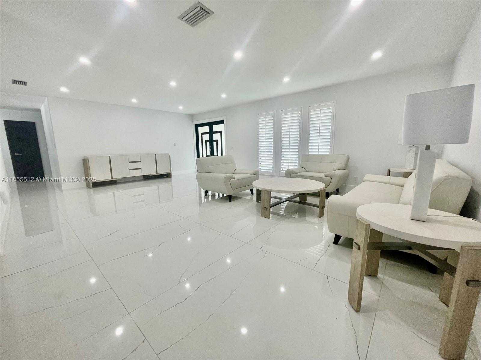 Small Image of 2721 SOUTH WEST 130TH AVE, Miami Number 3
