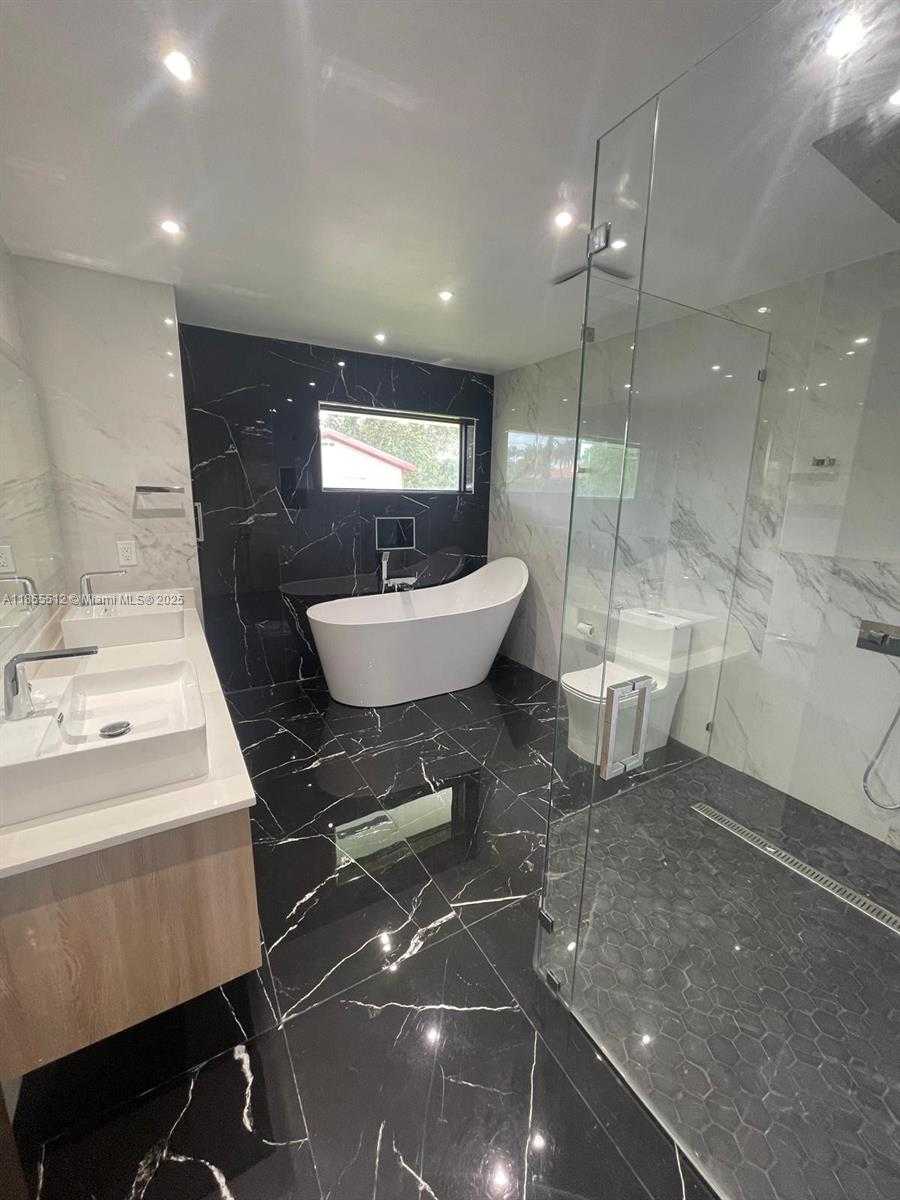 Small Image of 2721 SOUTH WEST 130TH AVE, Miami Number 30