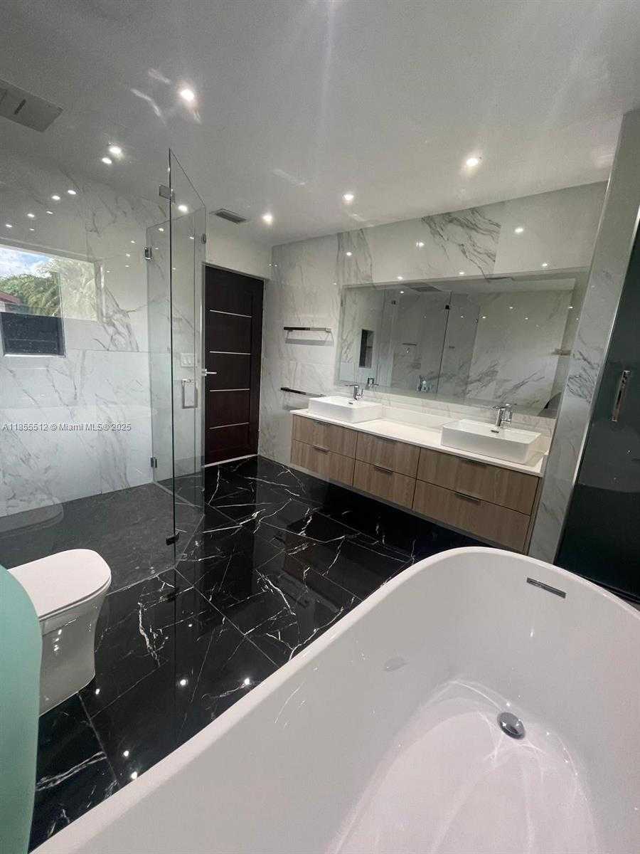 Small Image of 2721 SOUTH WEST 130TH AVE, Miami Number 33