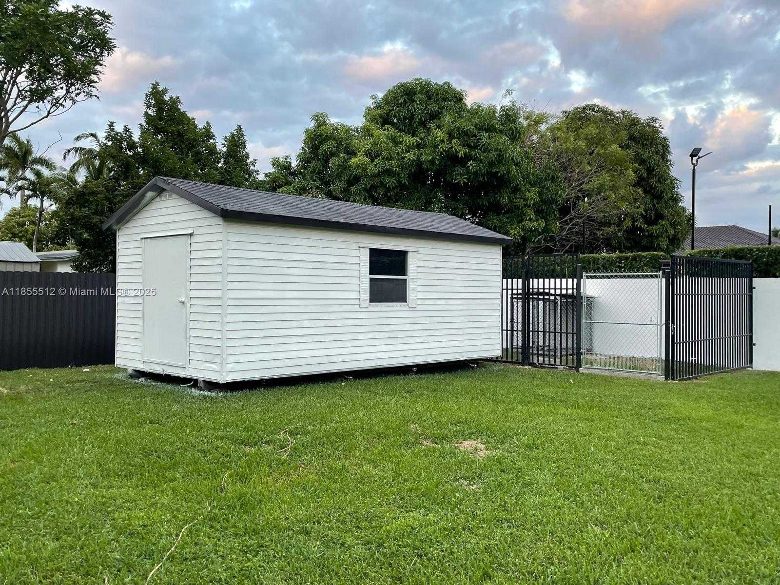 Small Image of 2721 SOUTH WEST 130TH AVE, Miami Number 37