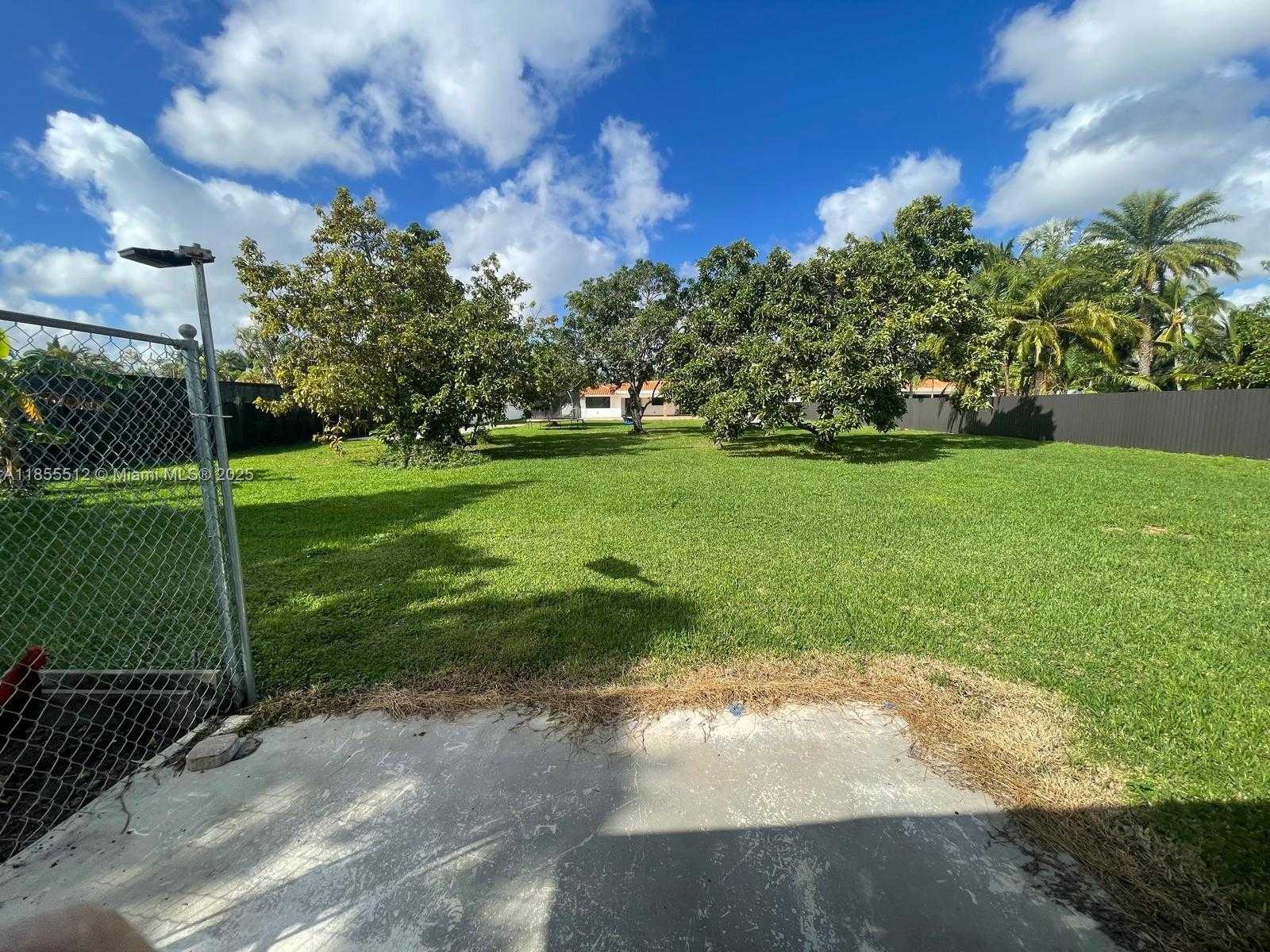 Small Image of 2721 SOUTH WEST 130TH AVE, Miami Number 38