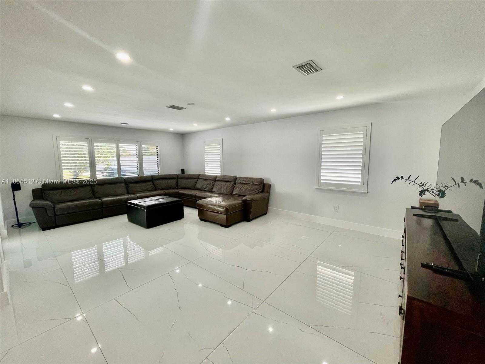 Small Image of 2721 SOUTH WEST 130TH AVE, Miami Number 6