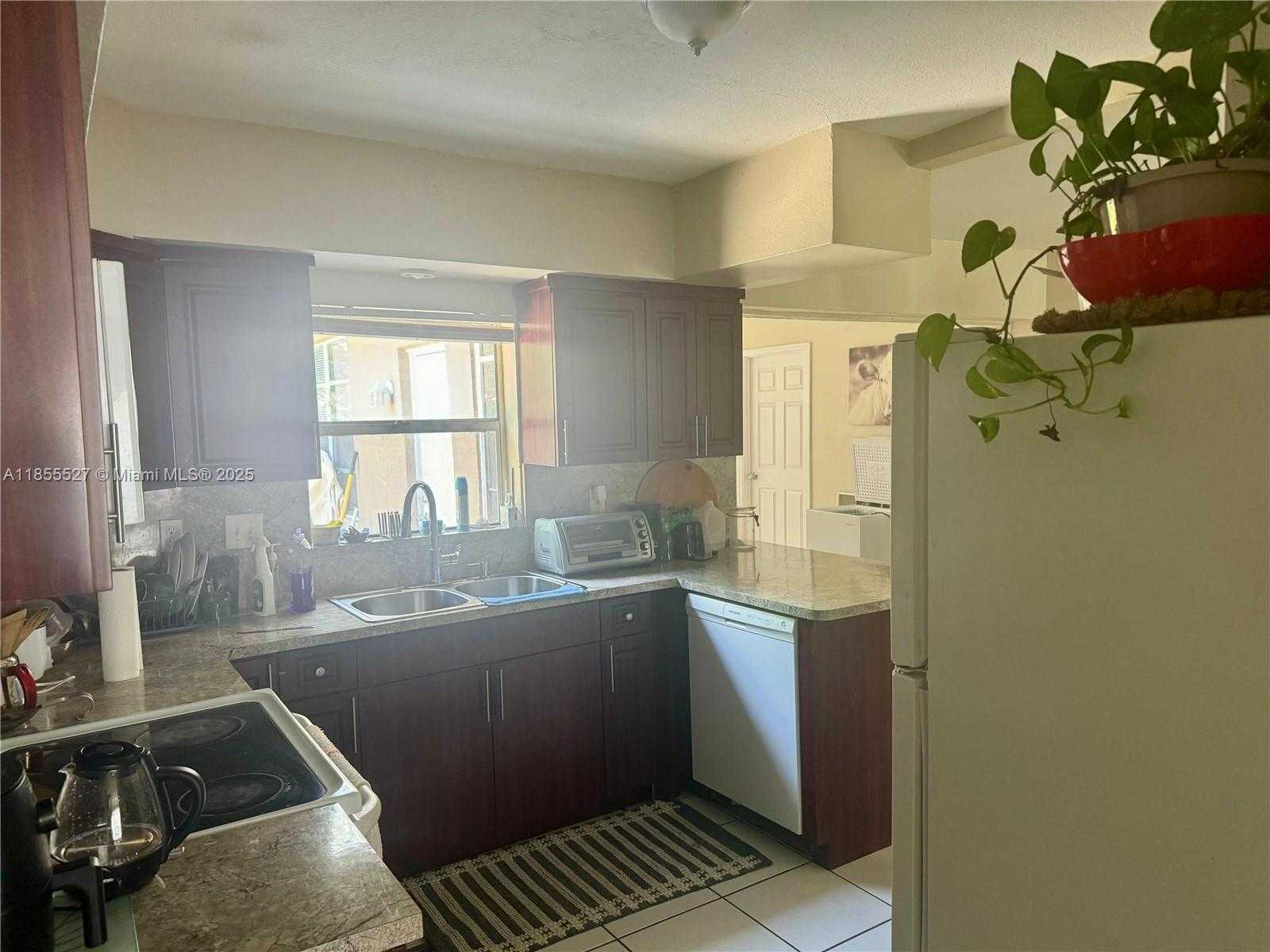 Small Image of 3310 AUBURN BLVD #B, Fort Lauderdale Number 10