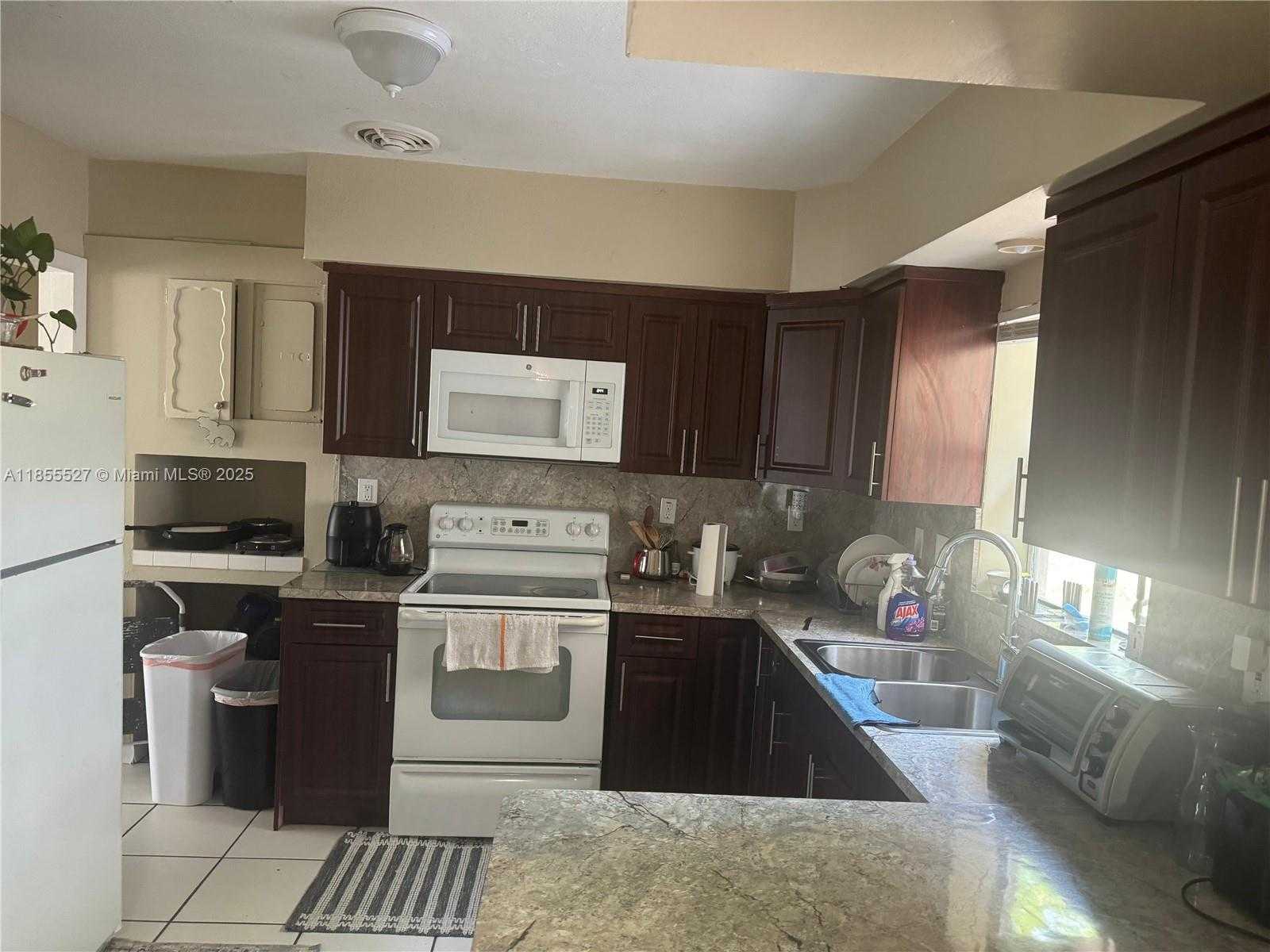 Small Image of 3310 AUBURN BLVD #B, Fort Lauderdale Number 11