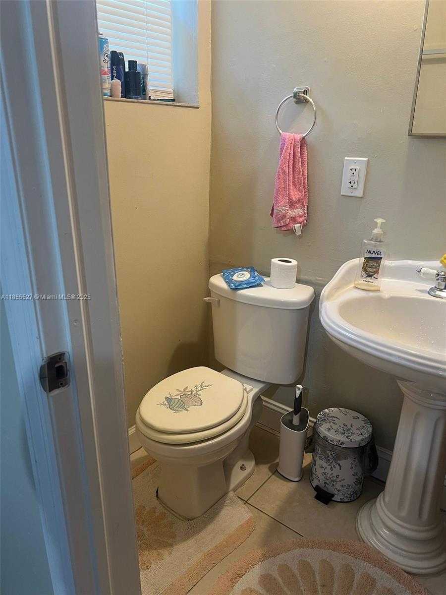 Small Image of 3310 AUBURN BLVD #B, Fort Lauderdale Number 18