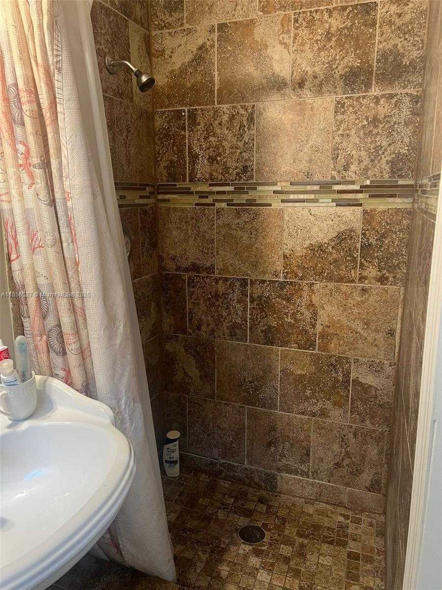Small Image of 3310 AUBURN BLVD #B, Fort Lauderdale Number 19