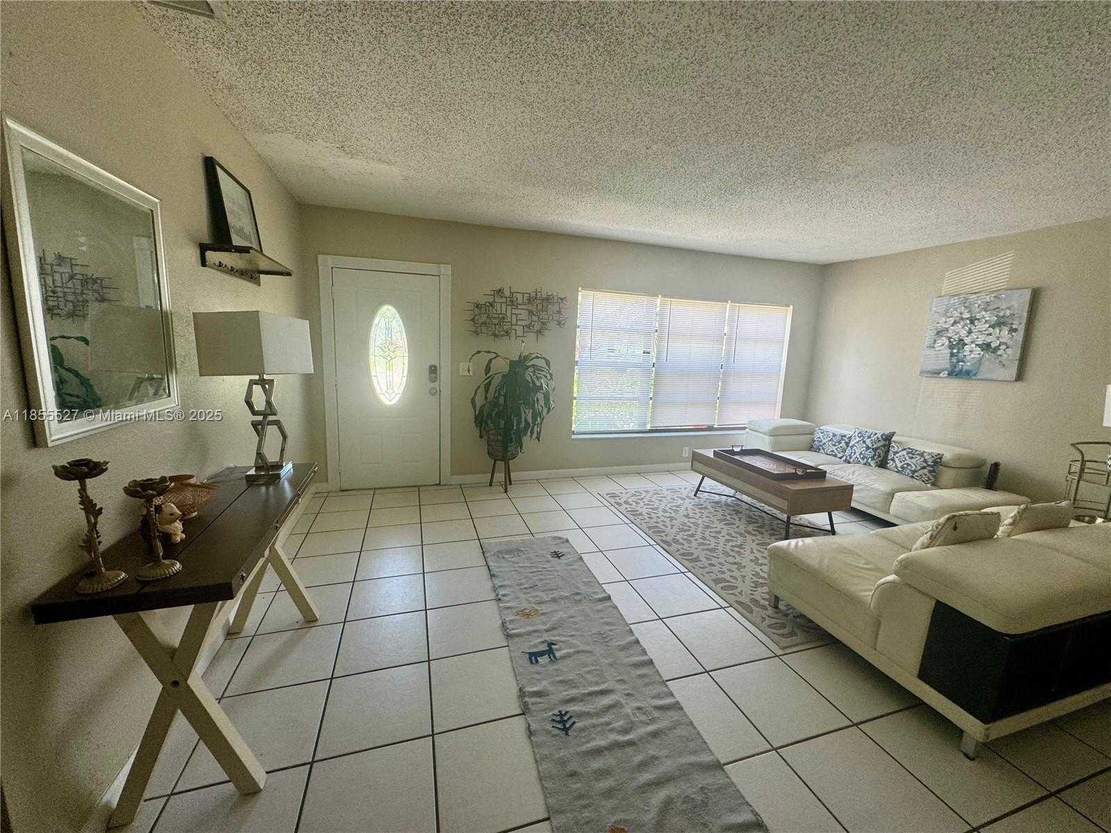Small Image of 3310 AUBURN BLVD #B, Fort Lauderdale Number 3