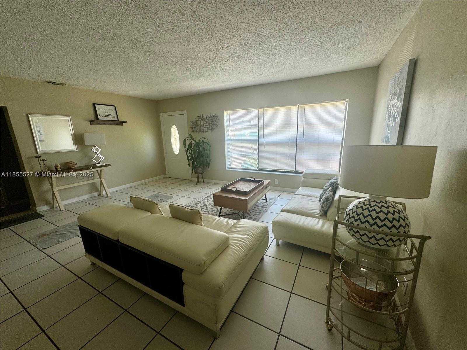 Small Image of 3310 AUBURN BLVD #B, Fort Lauderdale Number 4