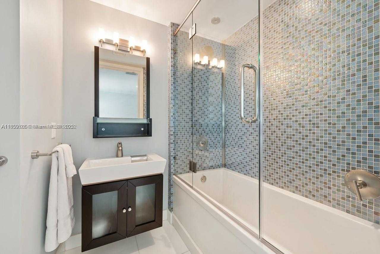 Small Image of 1040 BISCAYNE BLVD #4403, Miami Number 10