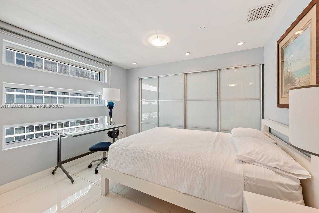 Small Image of 1040 BISCAYNE BLVD #4403, Miami Number 11