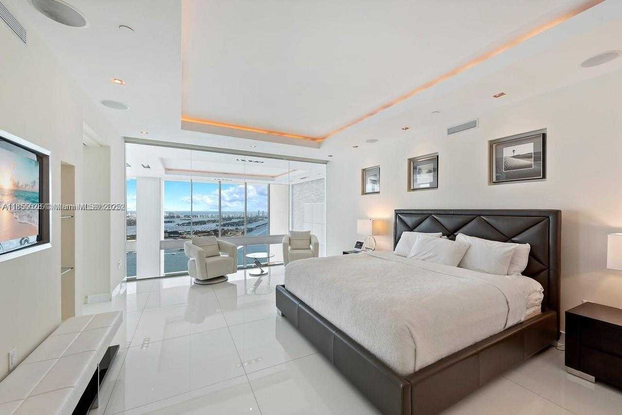 Small Image of 1040 BISCAYNE BLVD #4403, Miami Number 19