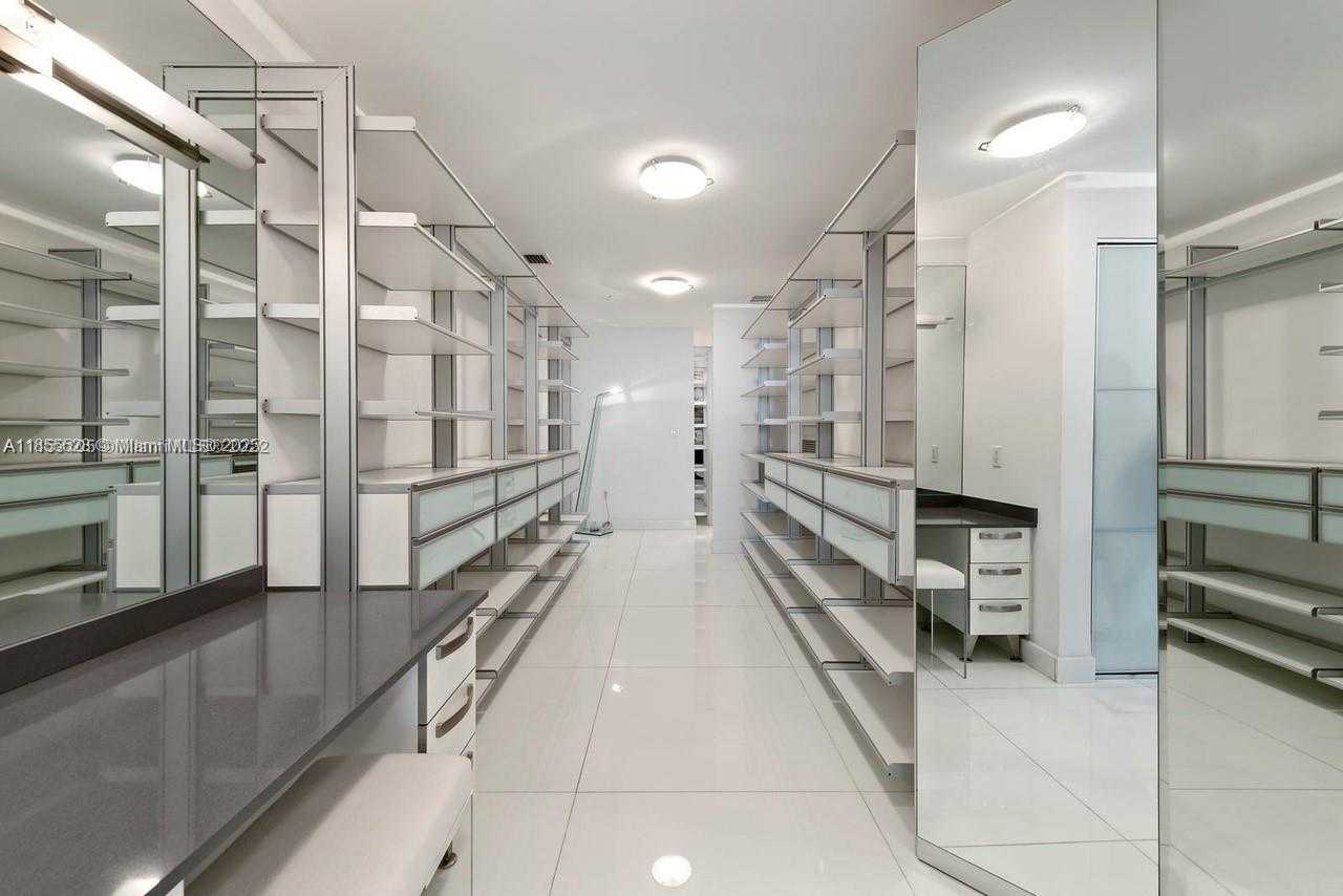 Small Image of 1040 BISCAYNE BLVD #4403, Miami Number 20