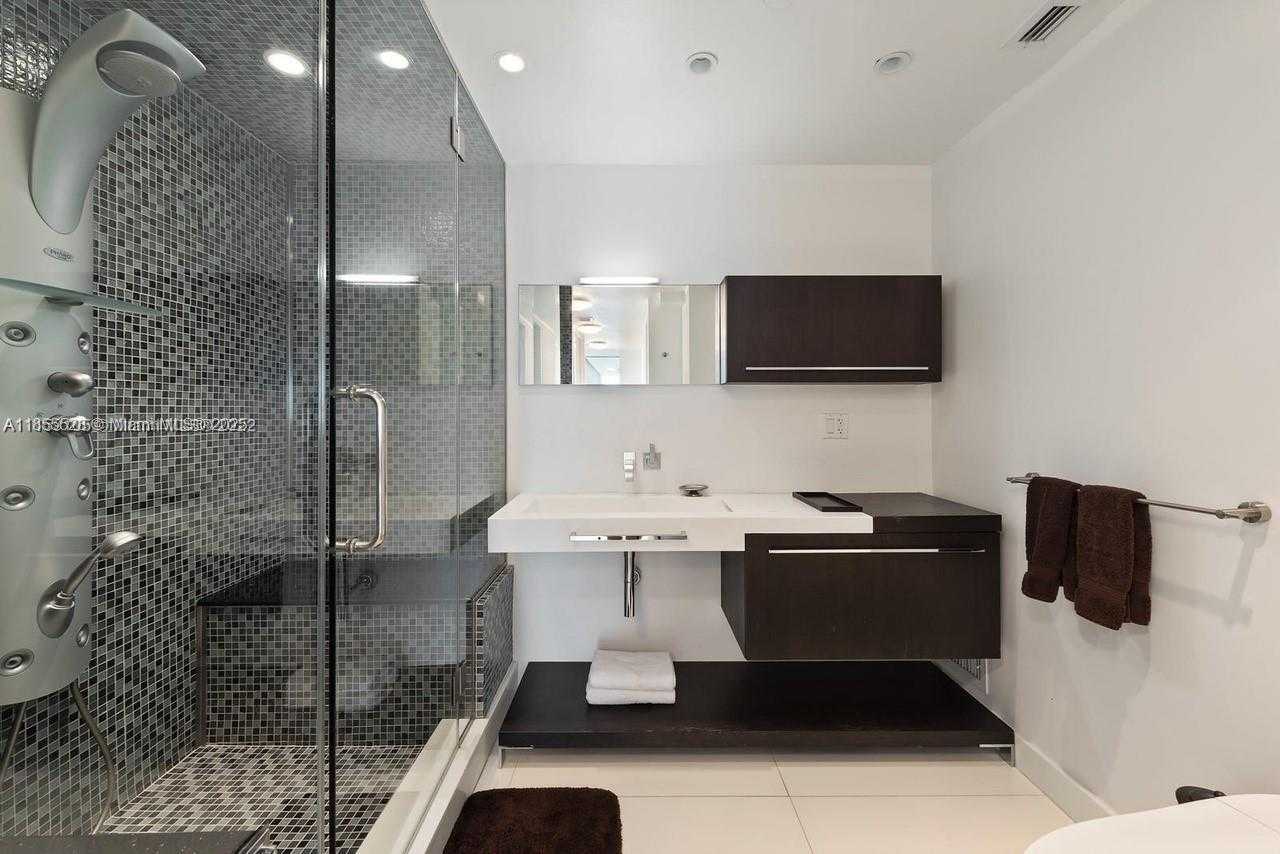 Small Image of 1040 BISCAYNE BLVD #4403, Miami Number 22