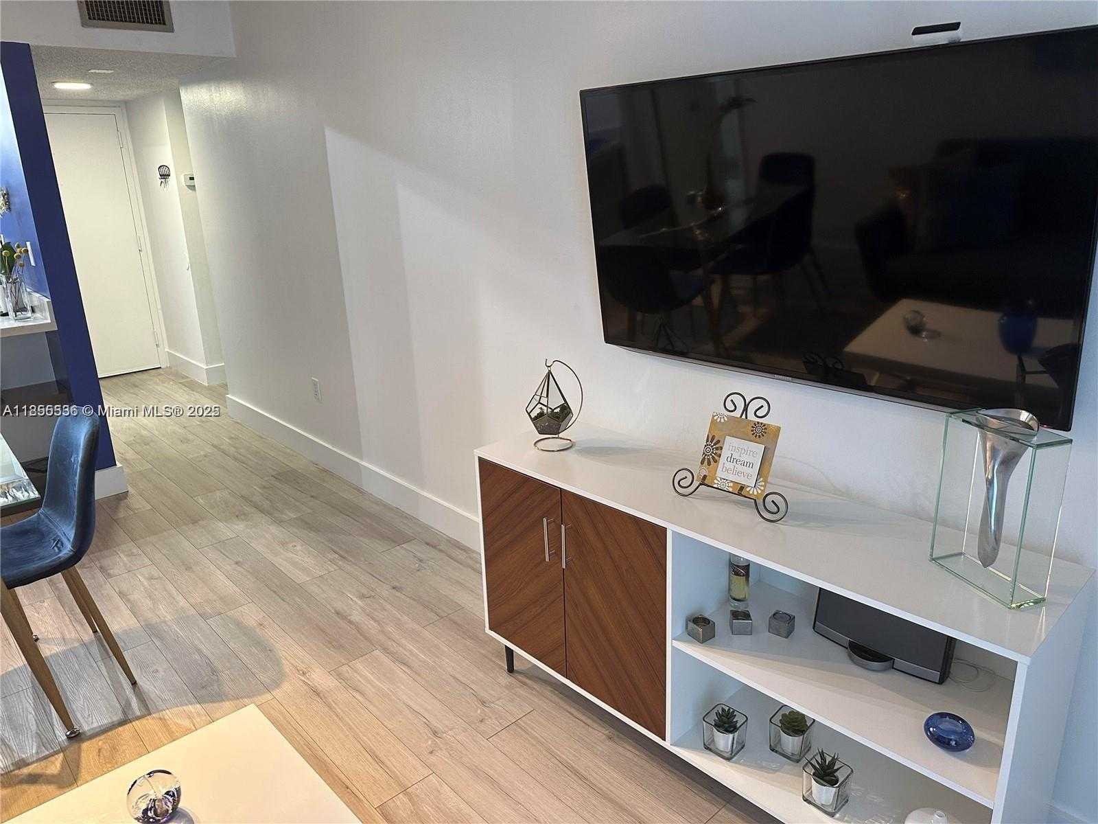 Small Image of 850 NORTH MIAMI AVE #W-710, Miami Number 17
