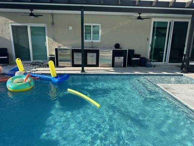 Small Image of 10640 SOUTH WEST 20TH CT, Miramar Number 7