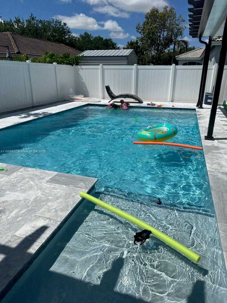 Small Image of 10640 SOUTH WEST 20TH CT, Miramar Number 8