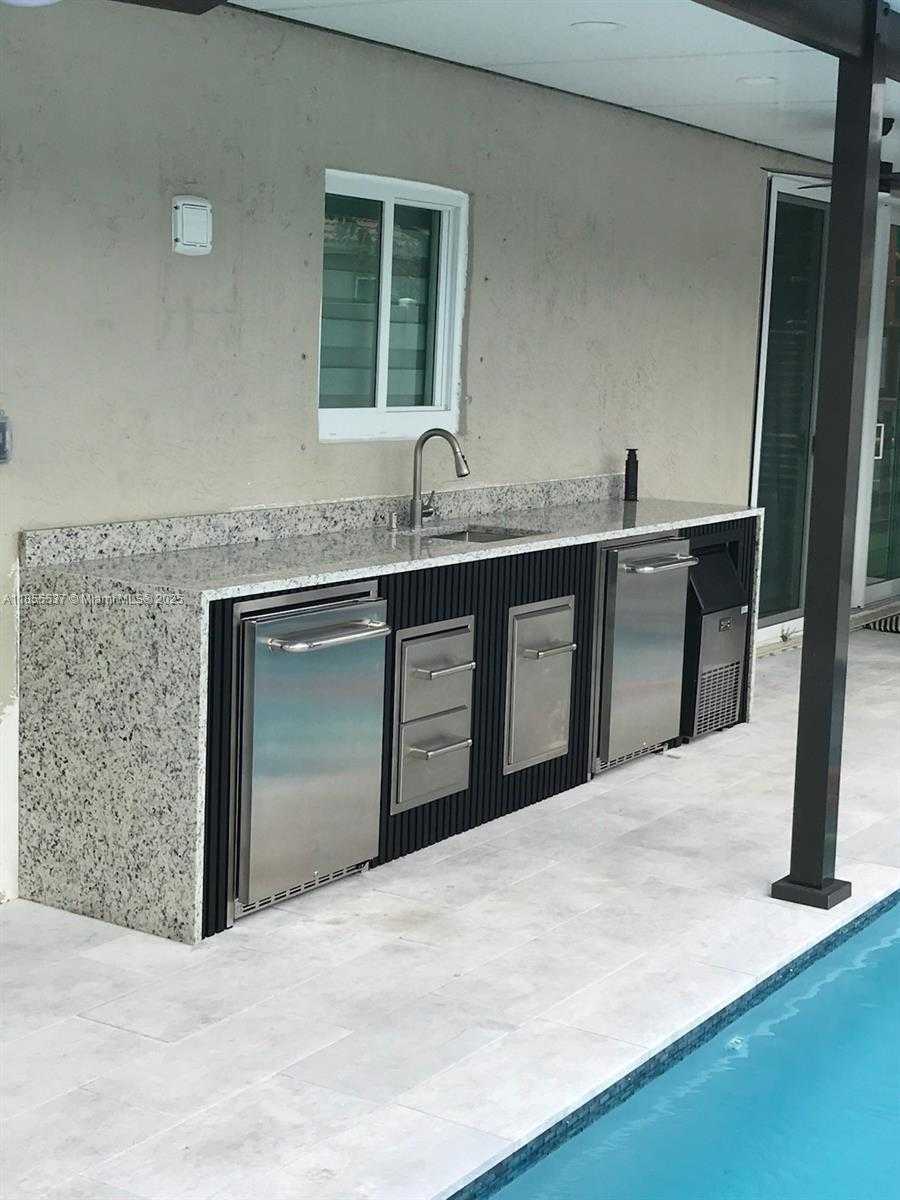 Small Image of 10640 SOUTH WEST 20TH CT, Miramar Number 9