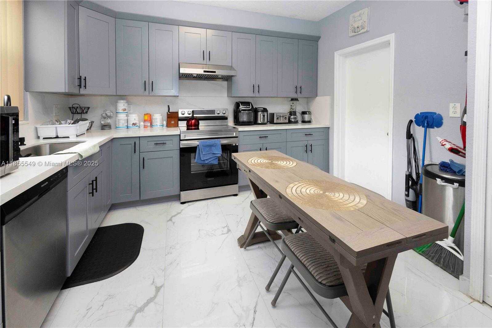 Small Image of 873 NORTH WEST 135TH AVE, Pembroke Pines Number 8
