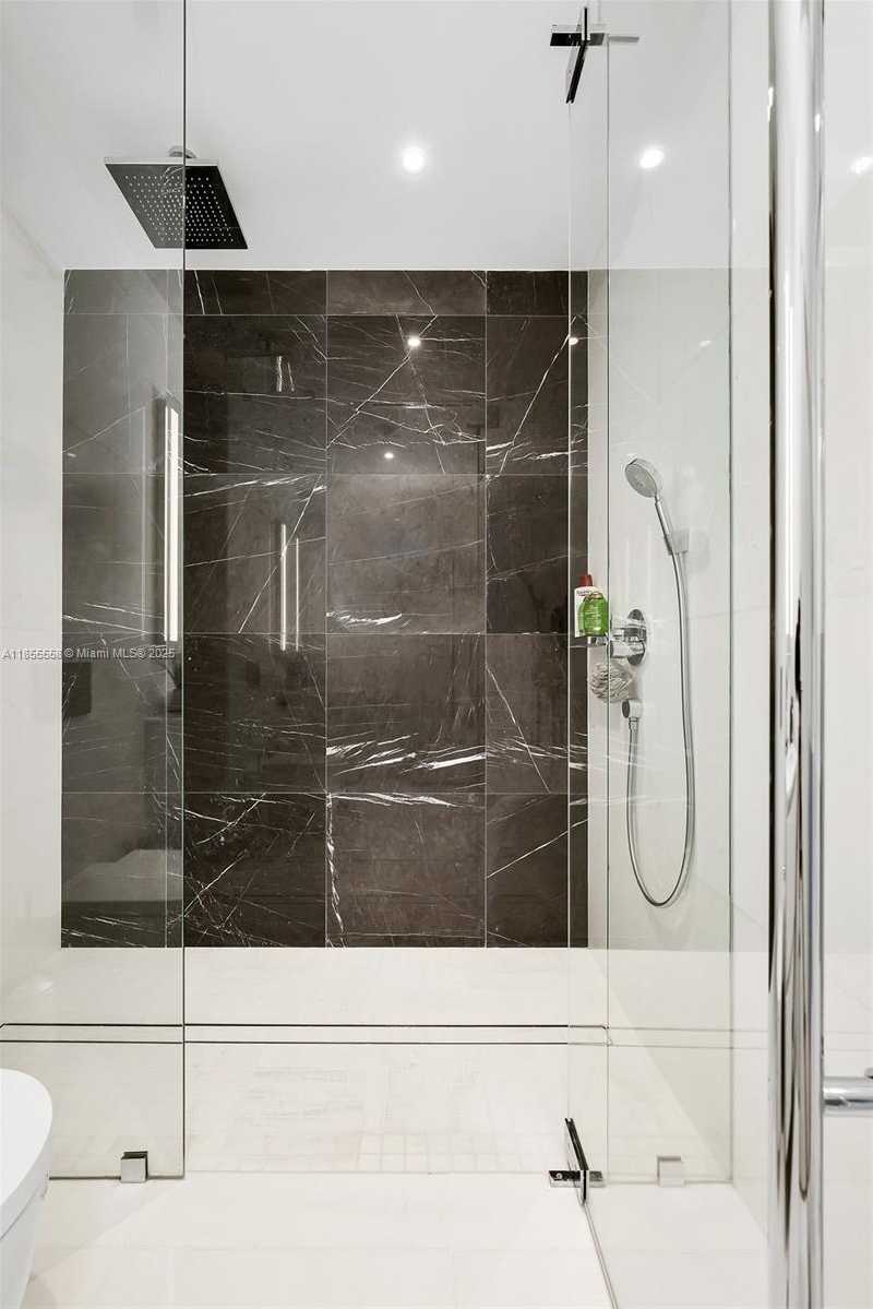 Small Image of 300 BISCAYNE BLVD WAY #2809, Miami Number 28