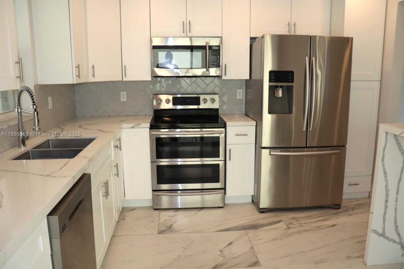 Small Image of 710 SOUTH EAST 22ND LN, Homestead Number 3