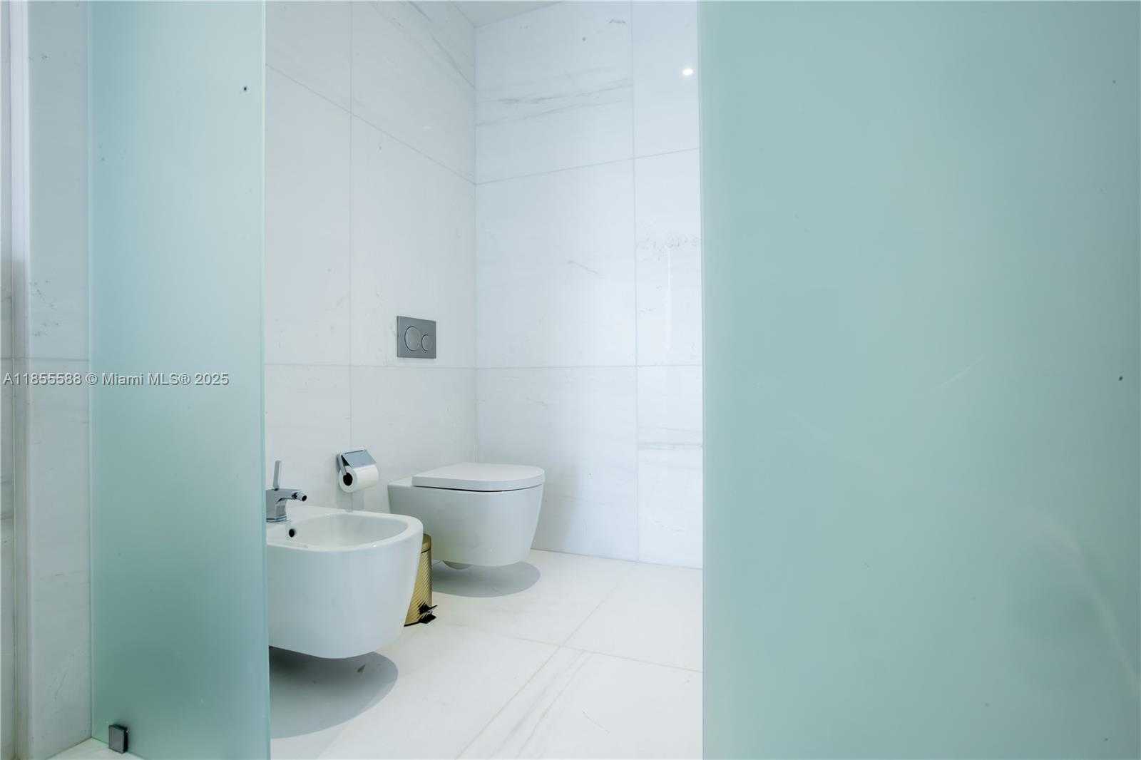 Small Image of 300 BISCAYNE BOULEVARD WAY #2203C, Miami Number 10