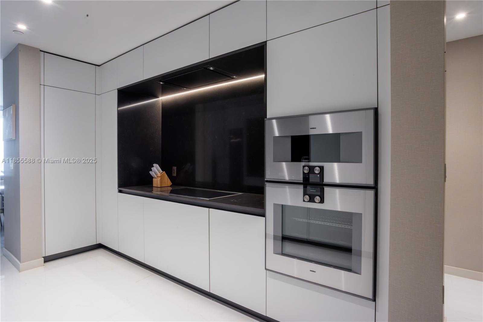 Small Image of 300 BISCAYNE BOULEVARD WAY #2203C, Miami Number 12