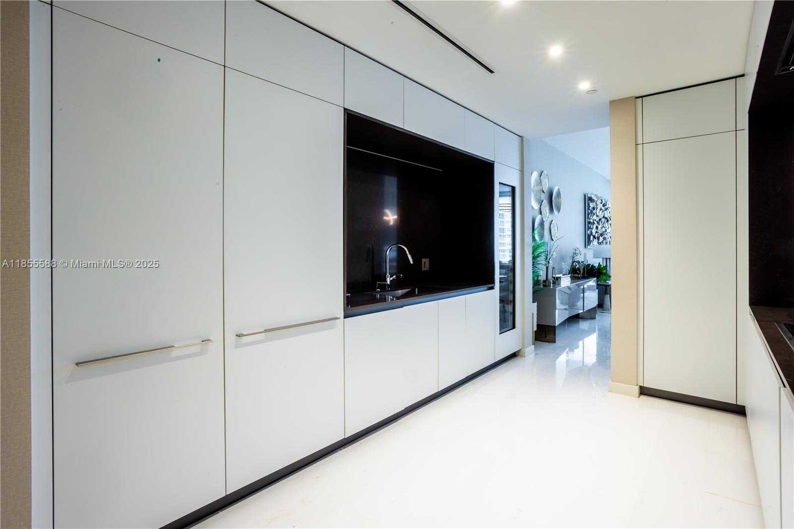 Small Image of 300 BISCAYNE BOULEVARD WAY #2203C, Miami Number 13