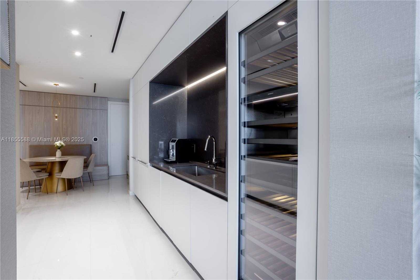 Small Image of 300 BISCAYNE BOULEVARD WAY #2203C, Miami Number 15