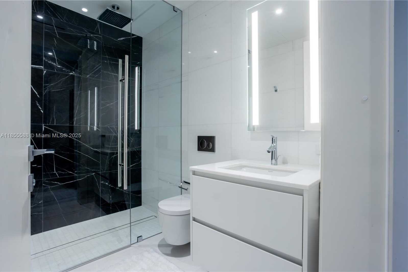 Small Image of 300 BISCAYNE BOULEVARD WAY #2203C, Miami Number 22