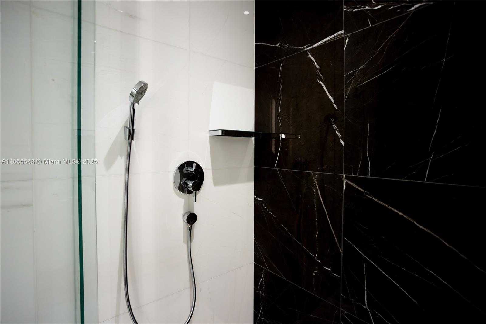 Small Image of 300 BISCAYNE BOULEVARD WAY #2203C, Miami Number 23