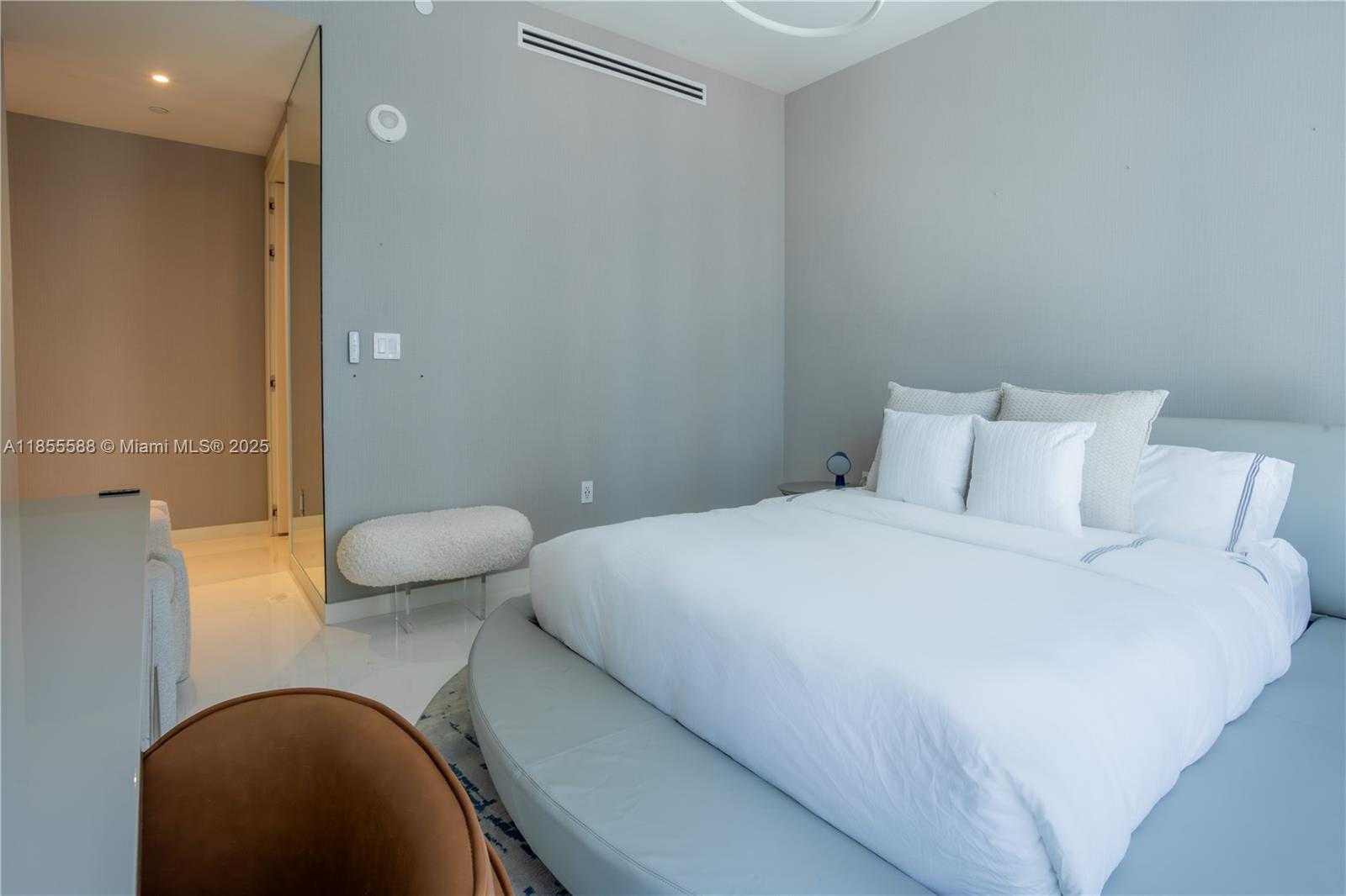 Small Image of 300 BISCAYNE BOULEVARD WAY #2203C, Miami Number 25
