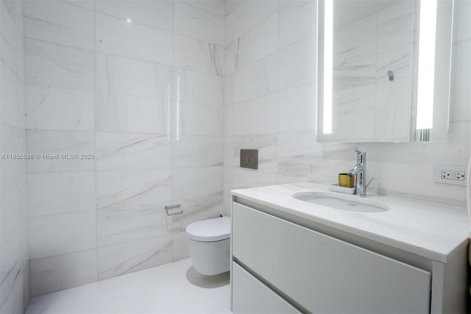 Small Image of 300 BISCAYNE BOULEVARD WAY #2203C, Miami Number 27