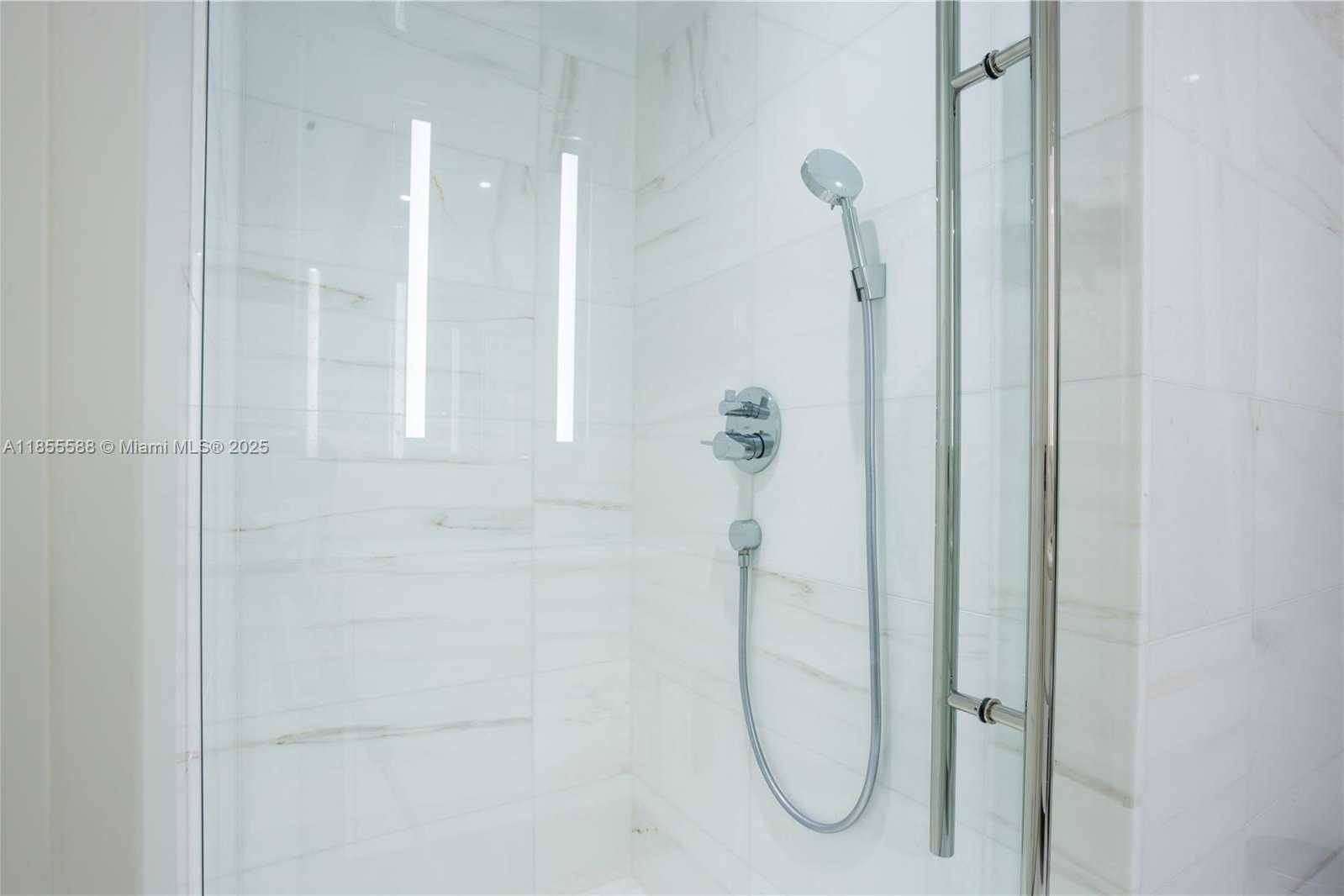 Small Image of 300 BISCAYNE BOULEVARD WAY #2203C, Miami Number 28