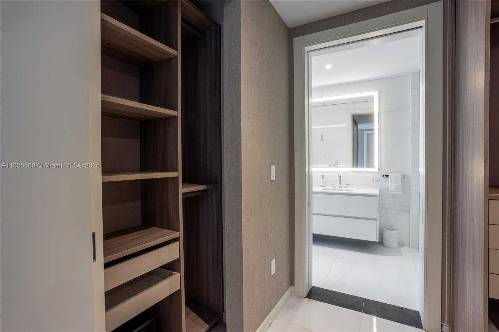 Small Image of 300 BISCAYNE BOULEVARD WAY #2203C, Miami Number 7